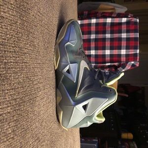 Lebron James Sneakers Size 6